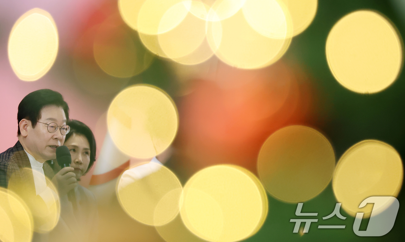 (서울=뉴스1) 이재명 기자 = 이재명 대통령이 24일 서울 서대문구 신촌세브란스 연세암병원 중입자치료센터에서 열린 희귀질환 환우·가족 간담회에서 발언하고 있다. (대통령실통신사진 …