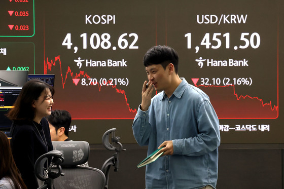 하락 마감한 코스피, 환율도 급락