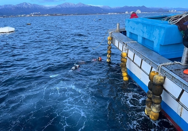속초해경, 해상서 부유물에 감겨 운행 불가능해진 어선 구조