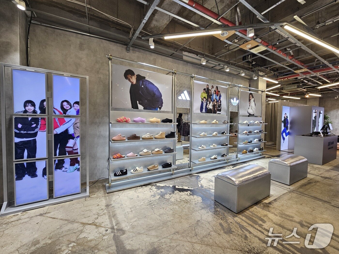 본문 이미지 - ABC마트 팝업스토어 내부 모습.ⓒ 뉴스1/김진희 기자.