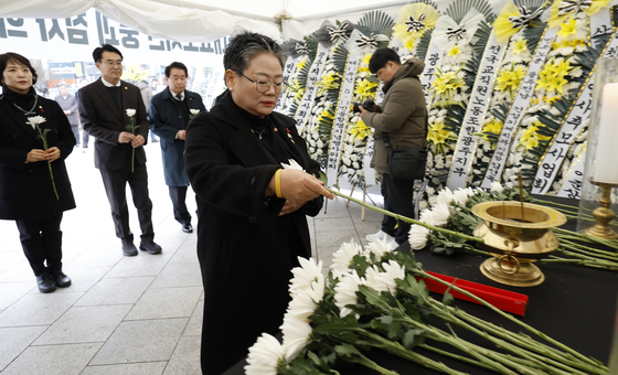 광주 도서관참사 분향소 참배하는 동구 의원들