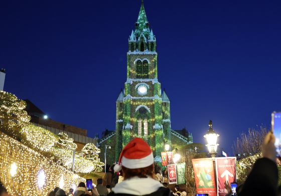 아기예수의 탄생을 축하하는 명동성당 미디어파사드