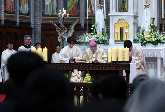 정순택 대주교, 성탄 대축일 미사 집전