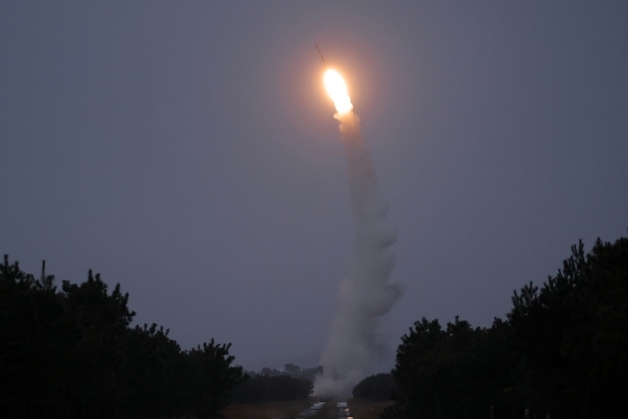 北 "신형 지대공미사일 시험발사"…북한판 '사드' 첫 공개(종합)