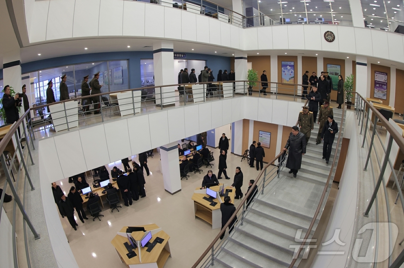 (평양 노동신문=뉴스1) = 북한 노동당 기관지 노동신문은 25일 "온 나라가 거창한 변화의 약동과 새로운 희망으로 끝없이 설레이는 속에 '지방발전 20×10 정책'에 따라 정평군 …