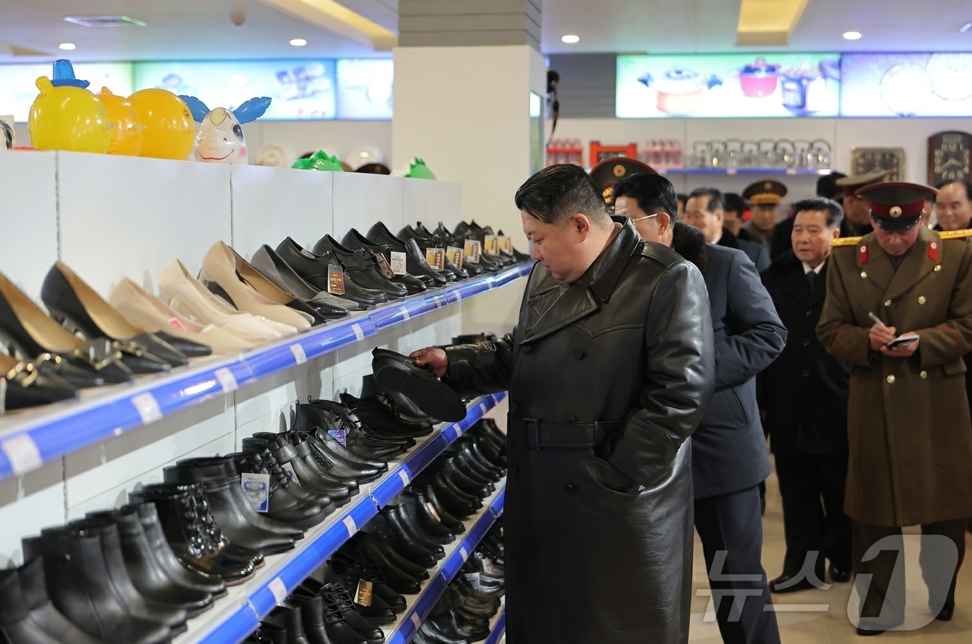 (평양 노동신문=뉴스1) = 북한 노동당 기관지 노동신문은 25일 "온 나라가 거창한 변화의 약동과 새로운 희망으로 끝없이 설레이는 속에 '지방발전 20×10 정책'에 따라 정평군 …