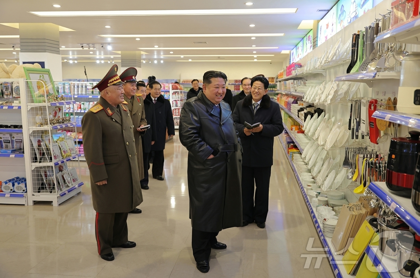 (평양 노동신문=뉴스1) = 북한 노동당 기관지 노동신문은 25일 "온 나라가 거창한 변화의 약동과 새로운 희망으로 끝없이 설레이는 속에 '지방발전 20×10 정책'에 따라 정평군 …