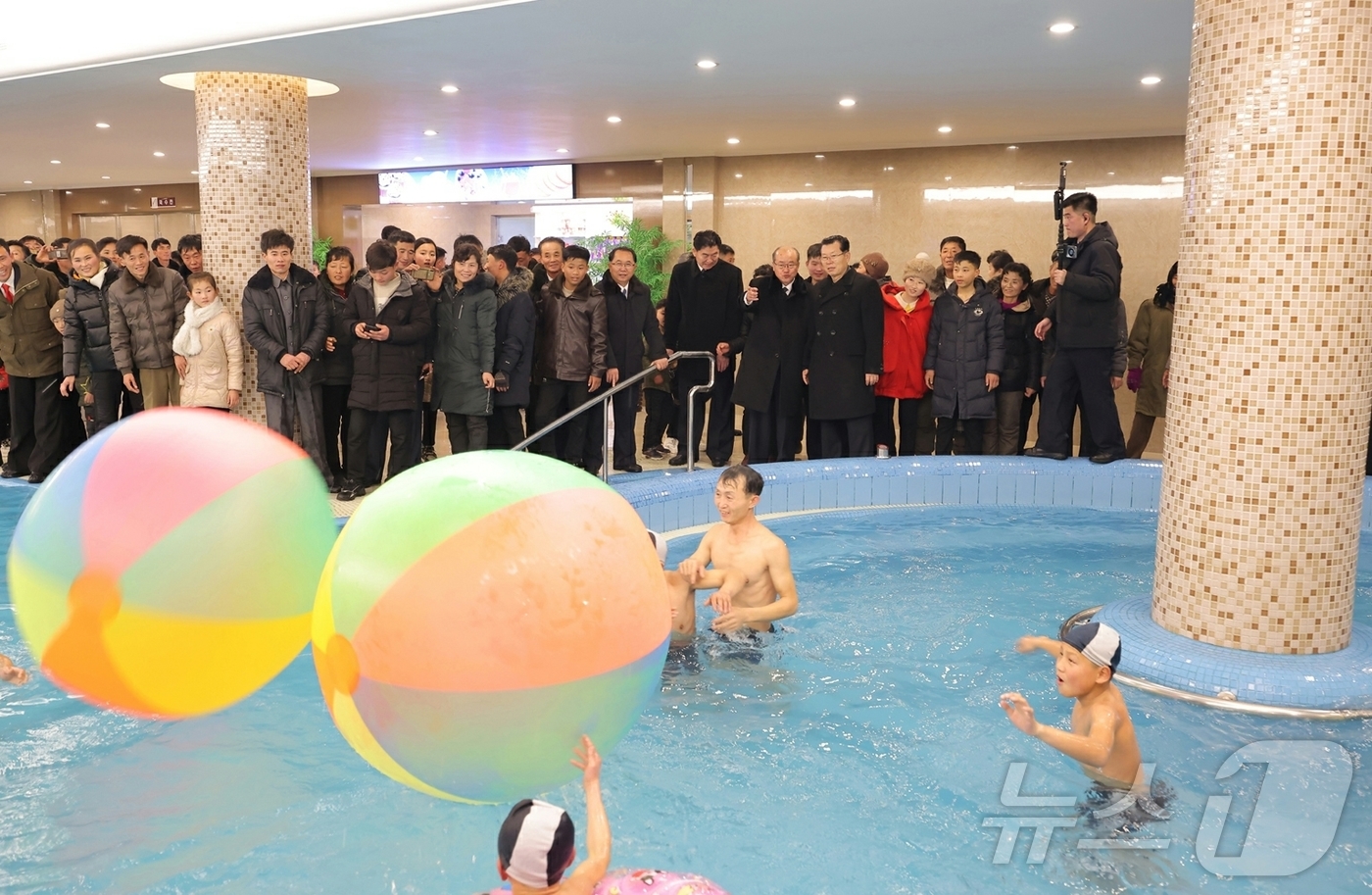 (평양 노동신문=뉴스1) = 북한 노동당 기관지 노동신문은 25일 "온 나라가 거창한 변화의 약동과 새로운 희망으로 끝없이 설레이는 속에 '지방발전 20×10 정책'에 따라 정평군 …