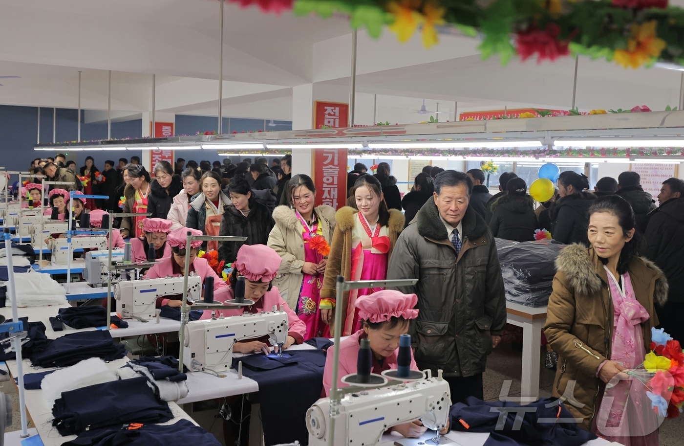 (평양 노동신문=뉴스1) = 북한 노동당 기관지 노동신문은 25일 "온 나라가 거창한 변화의 약동과 새로운 희망으로 끝없이 설레이는 속에 '지방발전 20×10 정책'에 따라 정평군 …