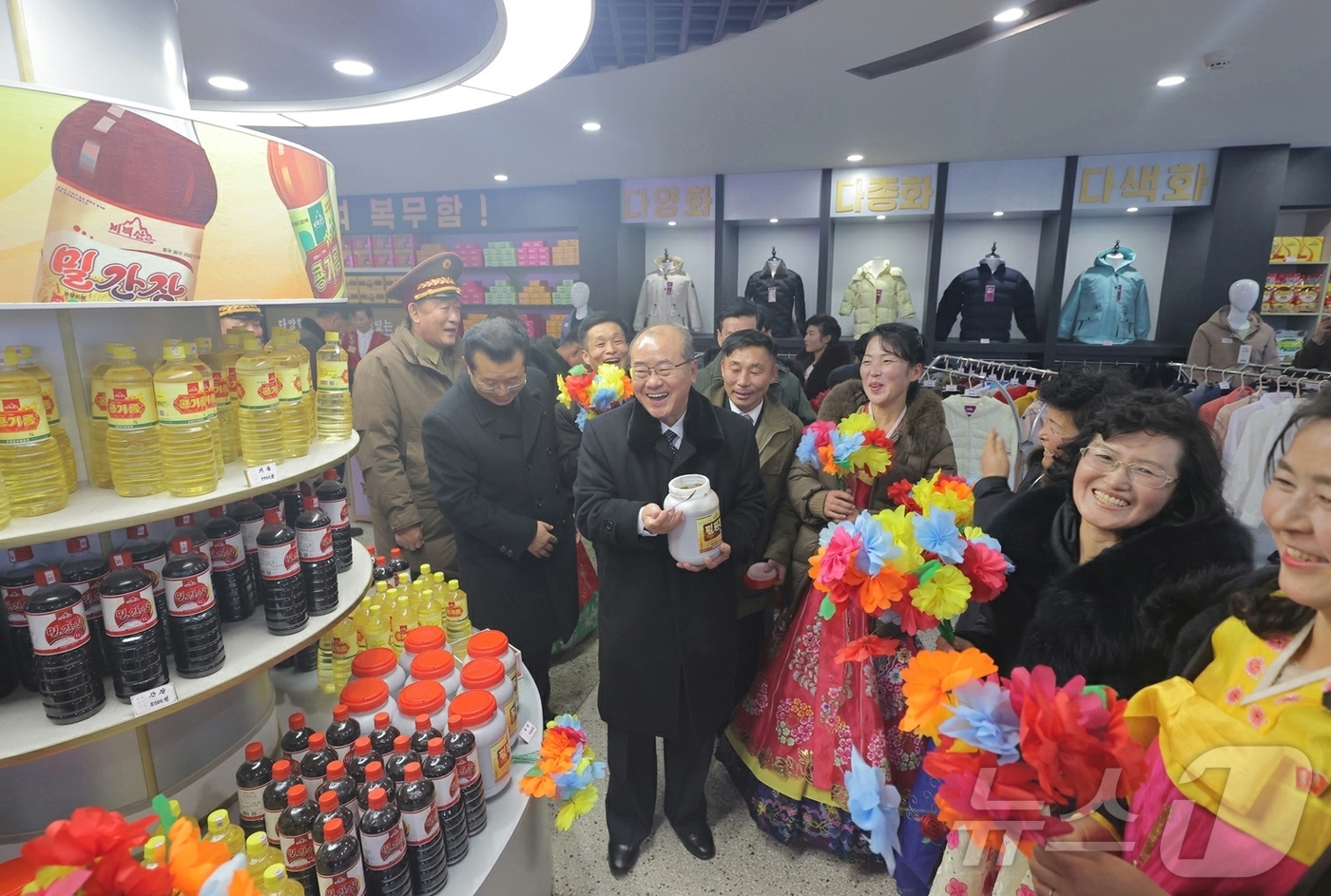 (평양 노동신문=뉴스1) = 북한 노동당 기관지 노동신문은 25일 "온 나라가 거창한 변화의 약동과 새로운 희망으로 끝없이 설레이는 속에 '지방발전 20×10 정책'에 따라 정평군 …