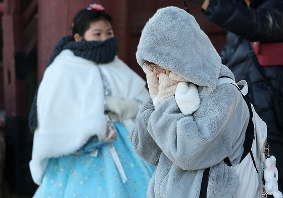 한파 속 광주·전남 26일 오전까지 3~8㎝ 눈…일부 항공·배편 차질