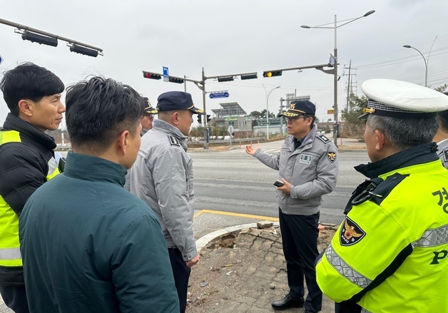 김철문 전북경찰청장, 12명 부상 김제 교통사고 현장 점검