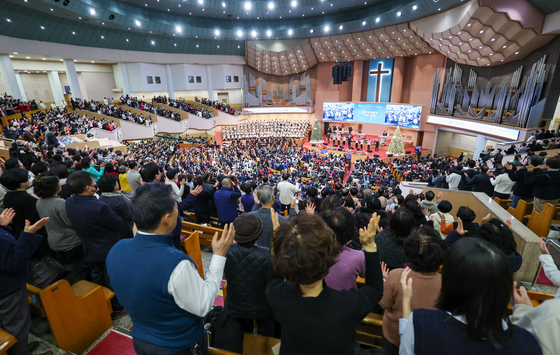 성탄절, 교회 찾은 시민들