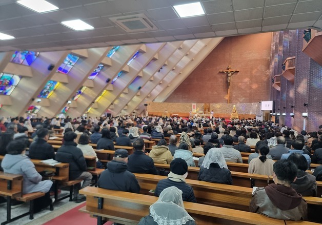 부산 성당들 성탄대축일 미사…"사랑과 용서로 갈등 치유를"
