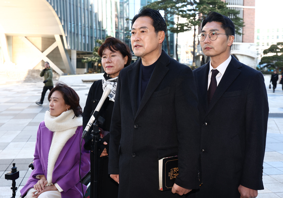 성탄 예배 마치고 브리핑 하는 장동혁 대표