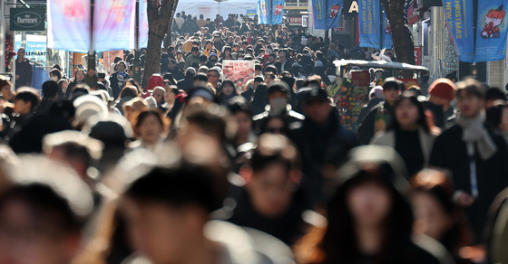 크리스마스 명동, 인파로 활기