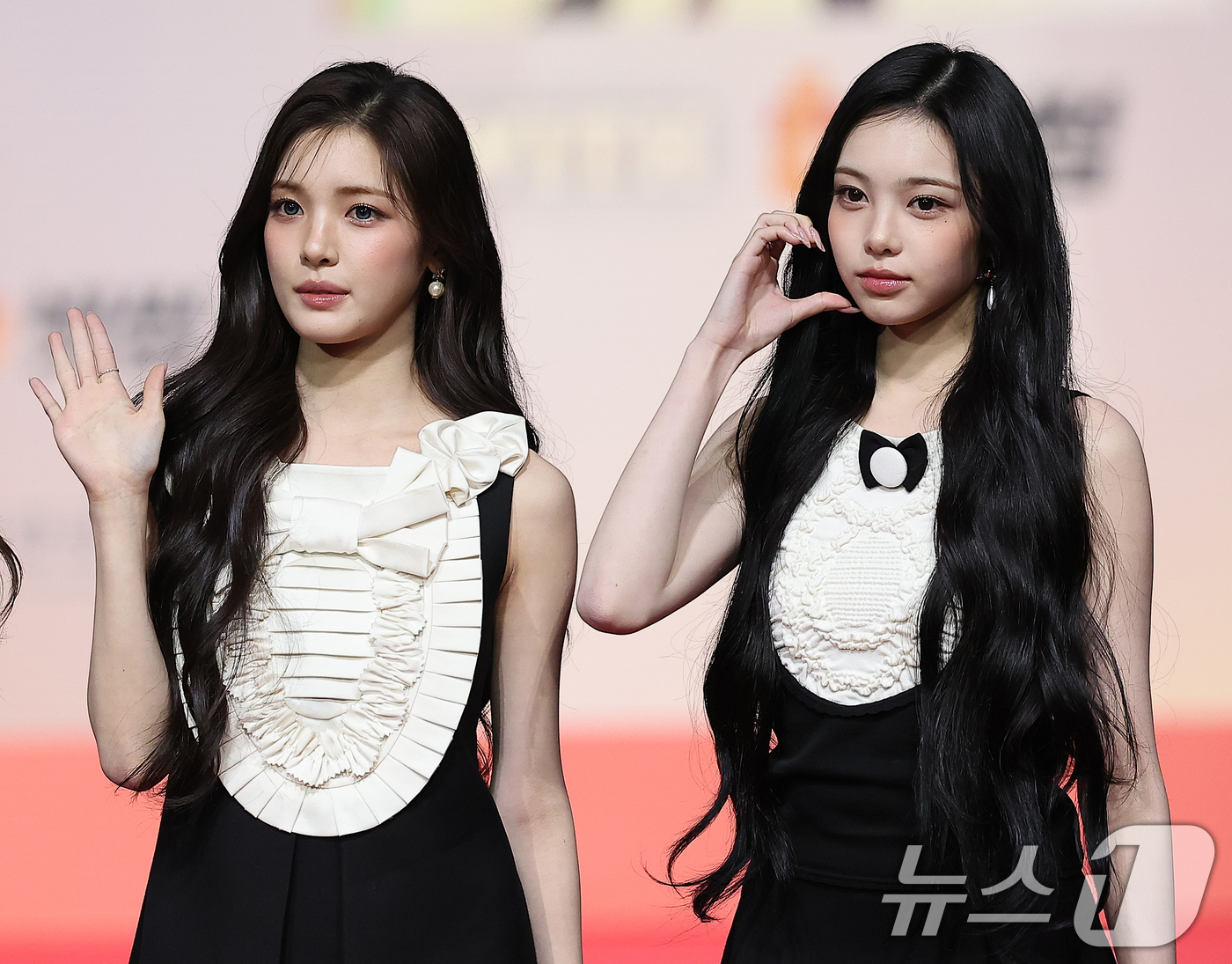 (인천=뉴스1) 김진환 기자 = 걸그룹 하츠투하츠의 유하와 이안(오른쪽)이 25일 인천 영종도 인스파이어에서 열린 ‘2025 SBS 가요대전' 레드카펫 행사에 참석해 포즈를 취하고 …