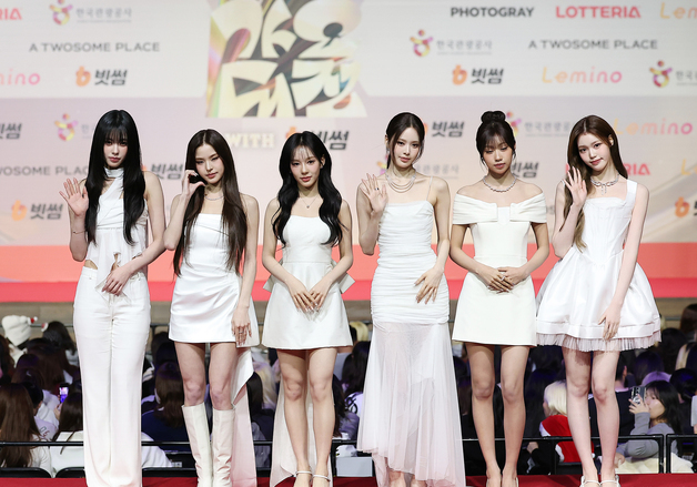 이즈나, 가요대전에 뜬 여신들