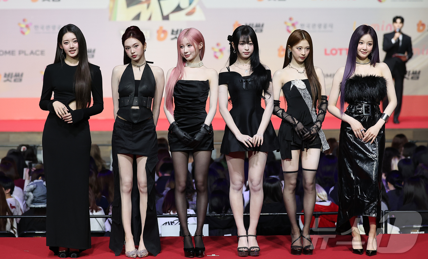 (인천=뉴스1) 김진환 기자 = 걸그룹 베이비몬스터가 25일 인천 영종도 인스파이어에서 열린 ‘2025 SBS 가요대전' 레드카펫 행사에 참석해 포즈를 취하고 있다. 2025.12 …