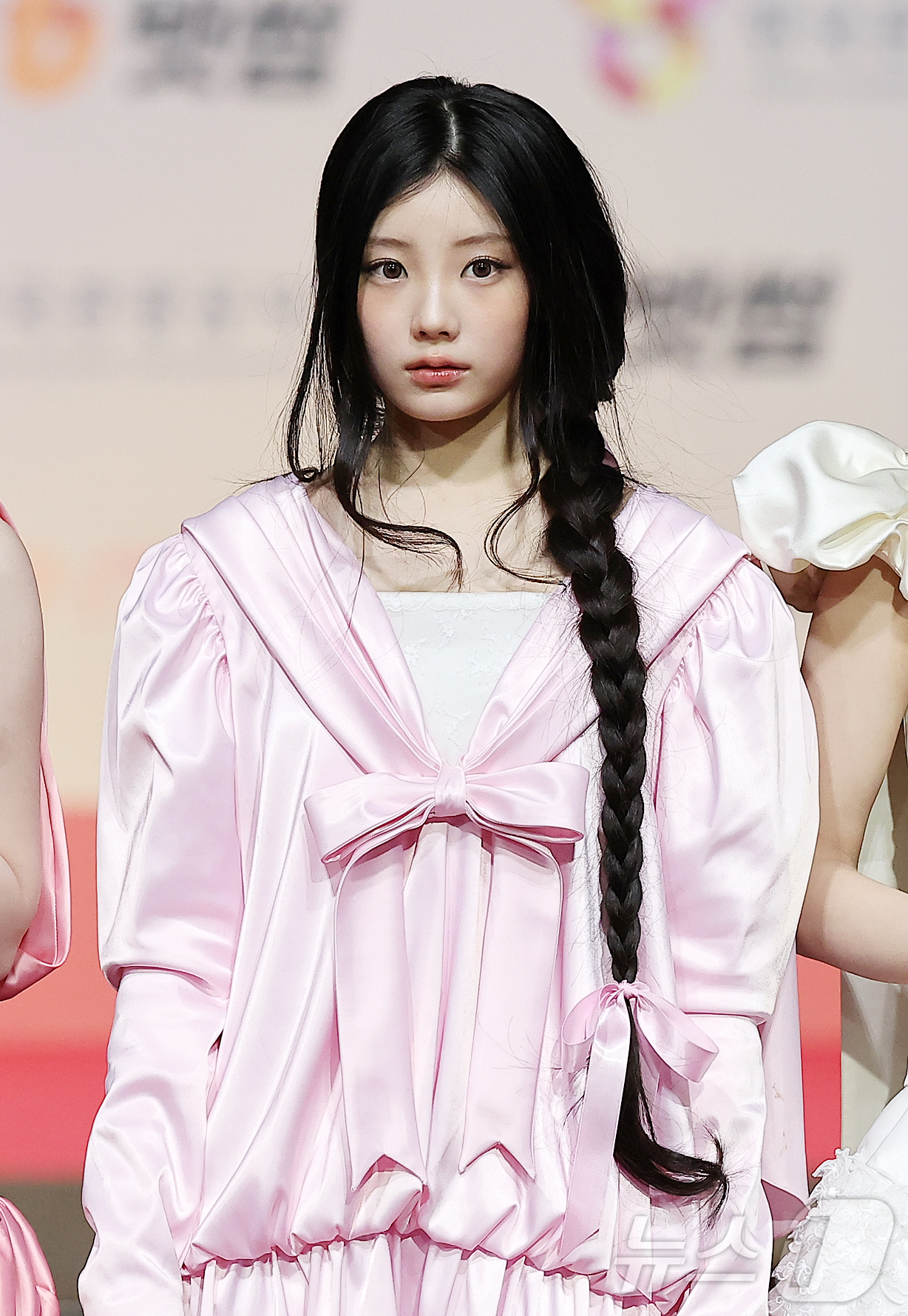 (인천=뉴스1) 김진환 기자 = 걸그룹 아일릿 원희가 25일 인천 영종도 인스파이어에서 열린 ‘2025 SBS 가요대전' 레드카펫 행사에 참석해 포즈를 취하고 있다. 2025.12 …