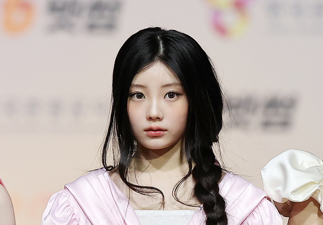 아일릿 원희, 신비로운 눈빛