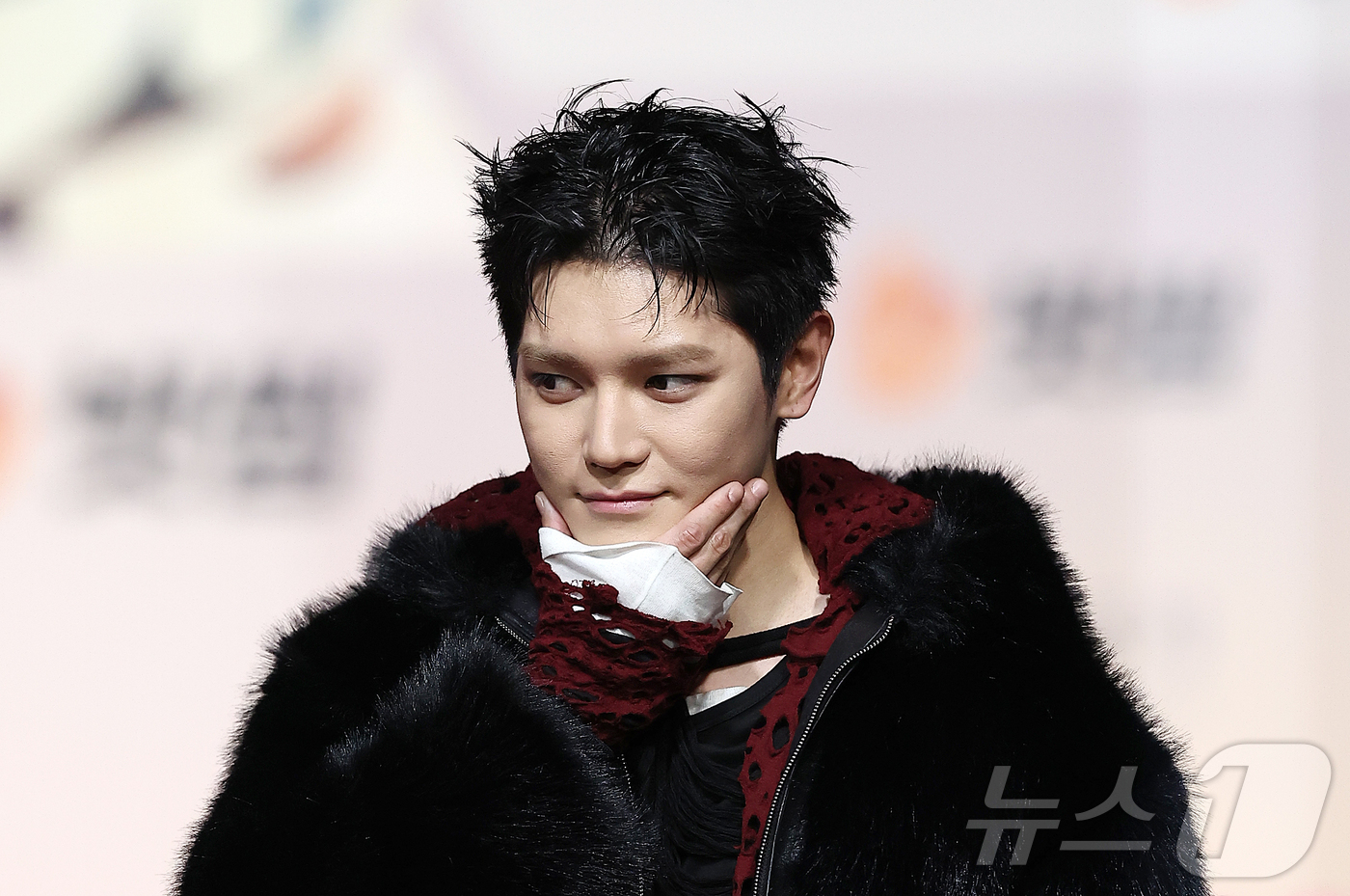 (인천=뉴스1) 김진환 기자 = NCT 태용이 25일 인천 영종도 인스파이어에서 열린 ‘2025 SBS 가요대전' 레드카펫 행사에 참석해 포즈를 취하고 있다. 2025.12.25/ …