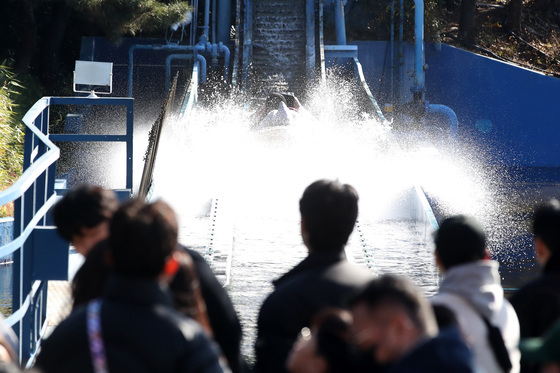 '한파 잊은 채' 즐거운 크리스마스