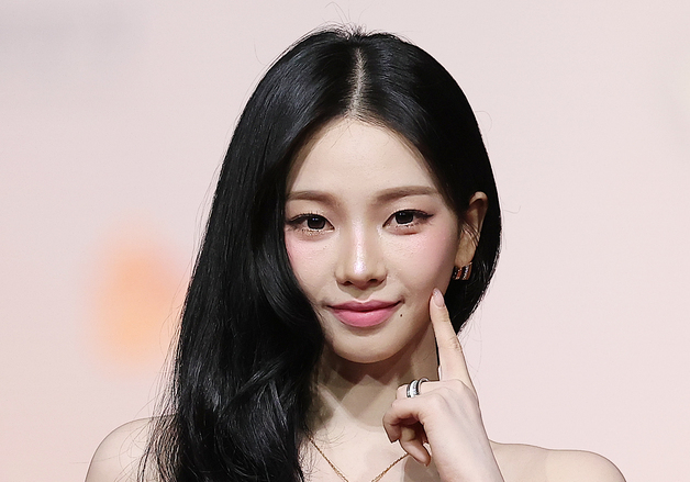 에스파 카리나, 명품 볼 콕!