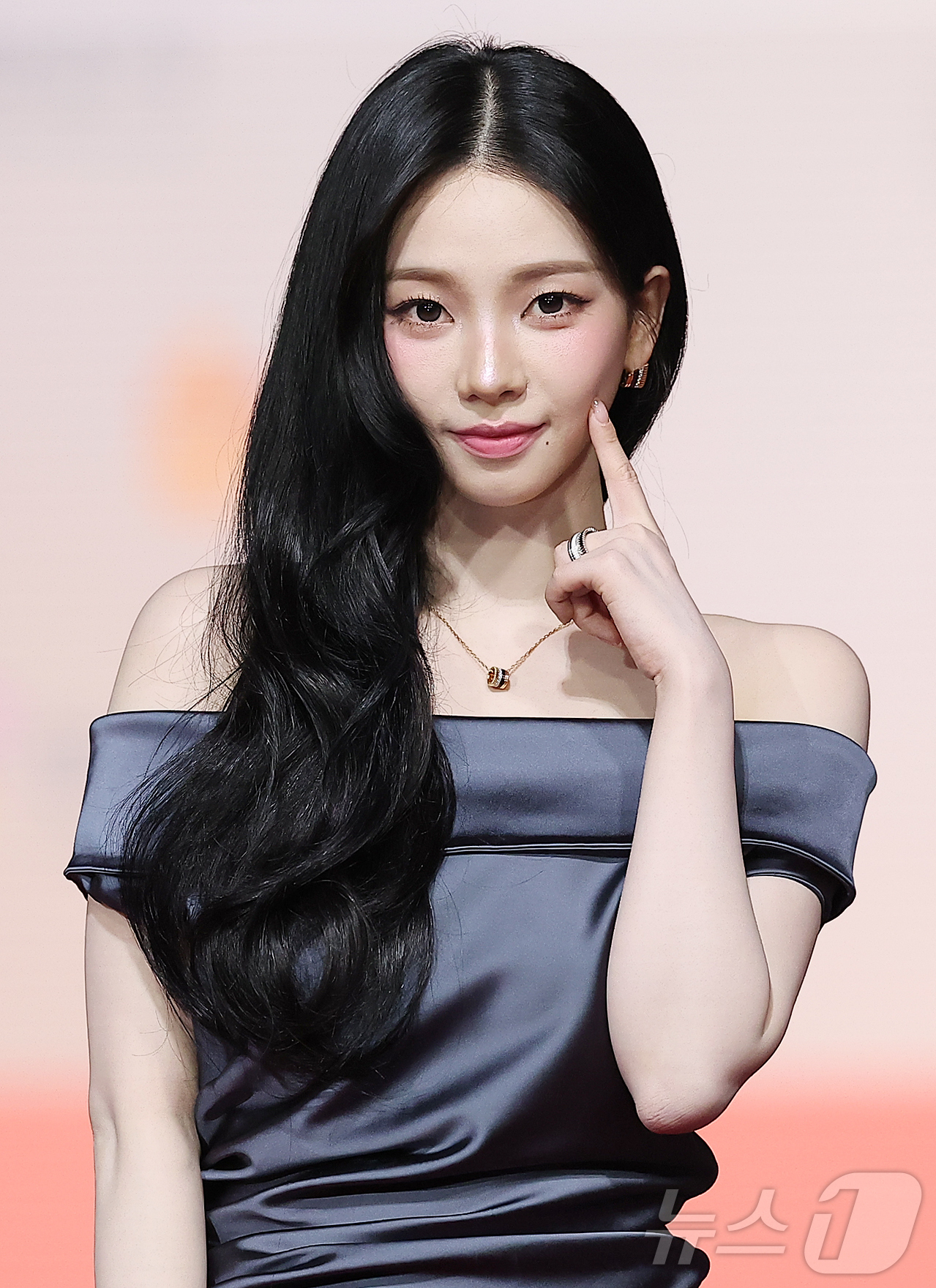 (인천=뉴스1) 김진환 기자 = 걸그룹 에스파의 카리나가 25일 인천 영종도 인스파이어에서 열린 ‘2025 SBS 가요대전' 레드카펫 행사에 참석해 포즈를 취하고 있다. 2025. …