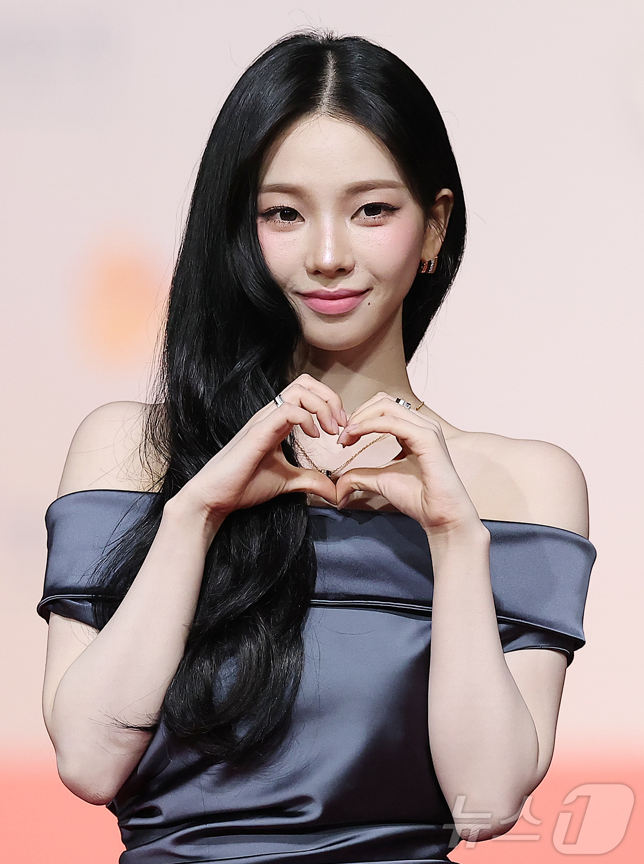 (인천=뉴스1) 김진환 기자 = 걸그룹 에스파의 카리나가 25일 인천 영종도 인스파이어에서 열린 ‘2025 SBS 가요대전' 레드카펫 행사에 참석해 포즈를 취하고 있다. 2025. …