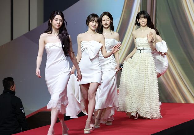 르세라핌, 여신들의 발걸음