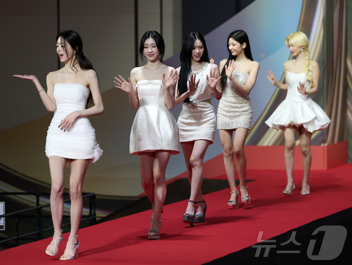 (인천=뉴스1) 김진환 기자 = 걸그룹 있지(ITZY)가 25일 인천 영종도 인스파이어에서 열린 ‘2025 SBS 가요대전' 레드카펫 행사에 참석하고 있다. 2025.12.25/뉴 …