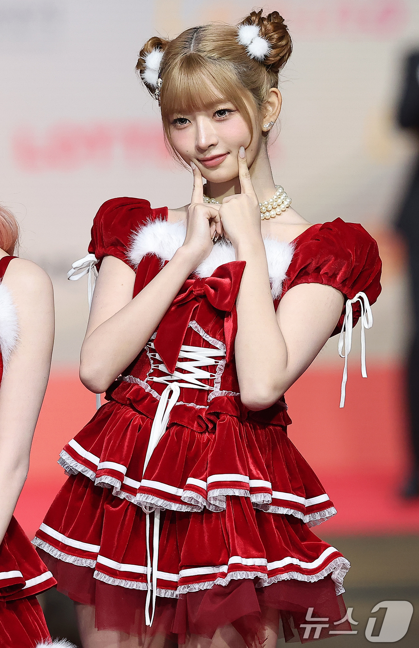 (인천=뉴스1) 김진환 기자 = 걸그룹 아이브의 레이가 25일 인천 영종도 인스파이어에서 열린 ‘2025 SBS 가요대전' 레드카펫 행사에 참석해 포즈를 취하고 있다. 2025.1 …