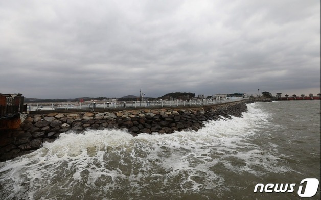 서해 5도에 강풍경보…26일 오전 해제 예상