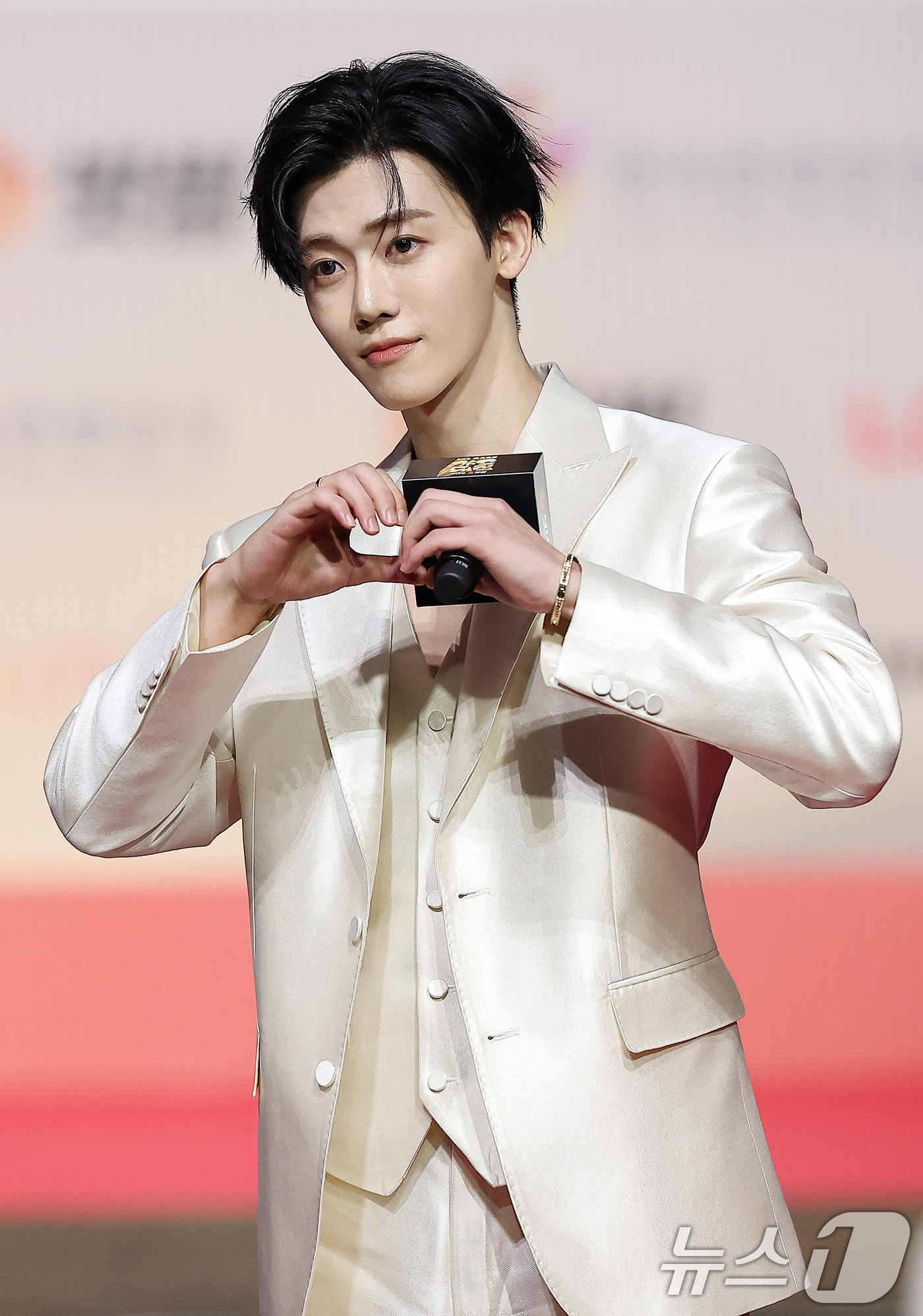 (인천=뉴스1) 김진환 기자 = NCT DREAM 재민이 25일 인천 영종도 인스파이어에서 열린 ‘2025 SBS 가요대전' 레드카펫 행사에 참석해 포즈를 취하고 있다. 2025. …