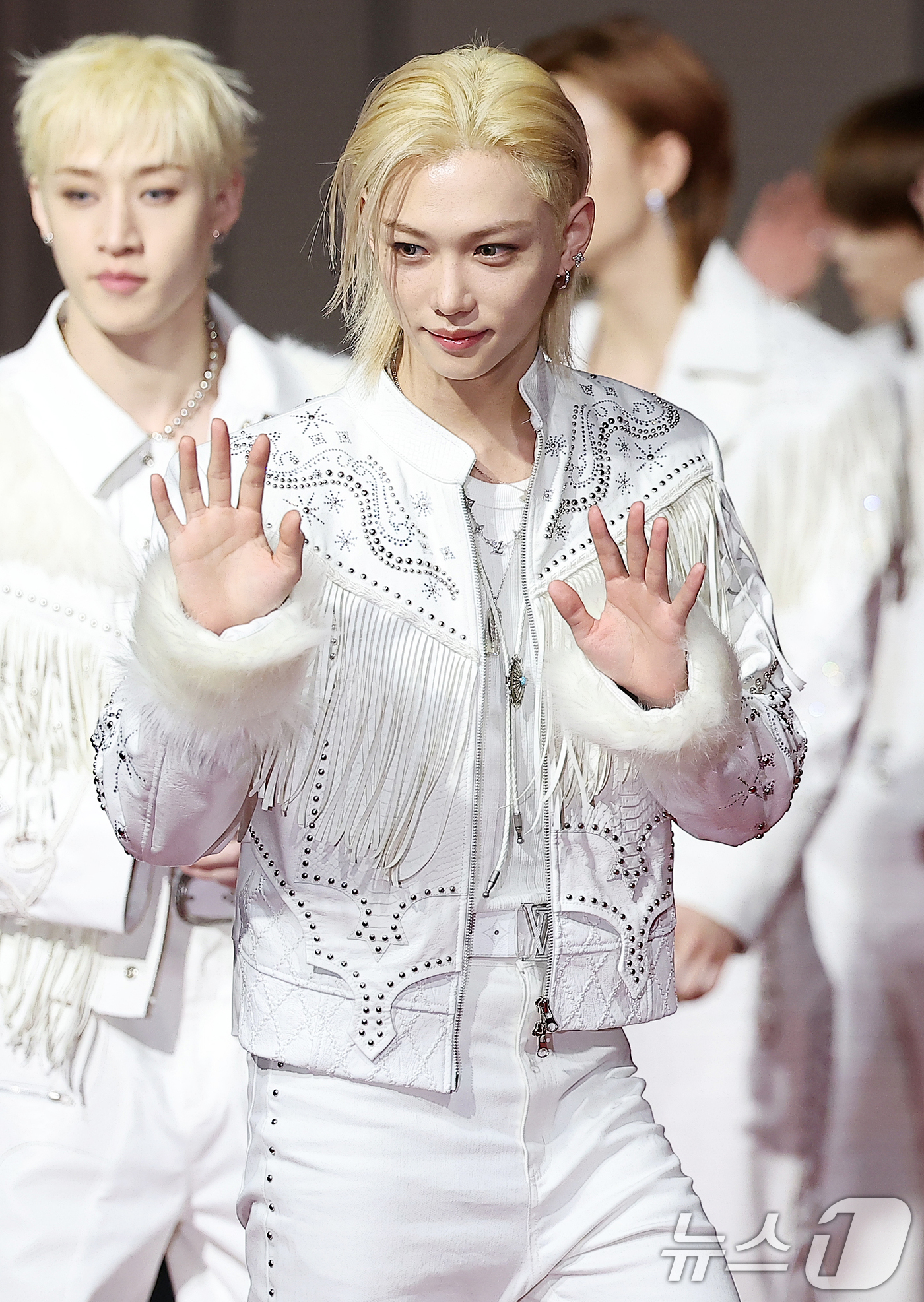 (인천=뉴스1) 김진환 기자 = 스트레이키즈의 필릭스가 25일 인천 영종도 인스파이어에서 열린 ‘2025 SBS 가요대전' 레드카펫 행사에 참석해 포즈를 취하고 있다. 2025.1 …