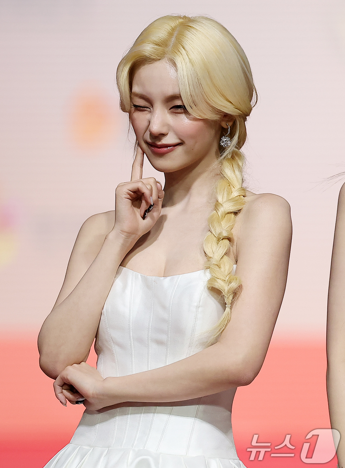 (인천=뉴스1) 김진환 기자 = 걸그룹 있지(ITZY)의 예지가 25일 인천 영종도 인스파이어에서 열린 ‘2025 SBS 가요대전' 레드카펫 행사에 참석해 포즈를 취하고 있다. 2 …