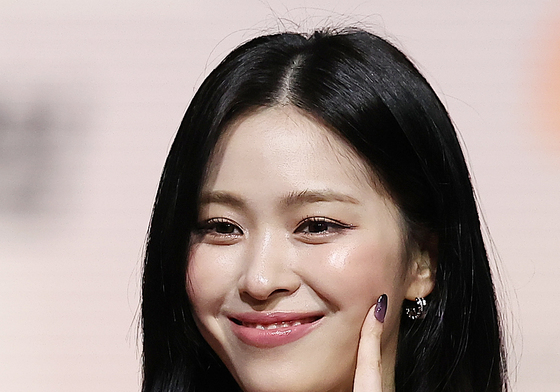 있지 류진, 미소에 빠져들어