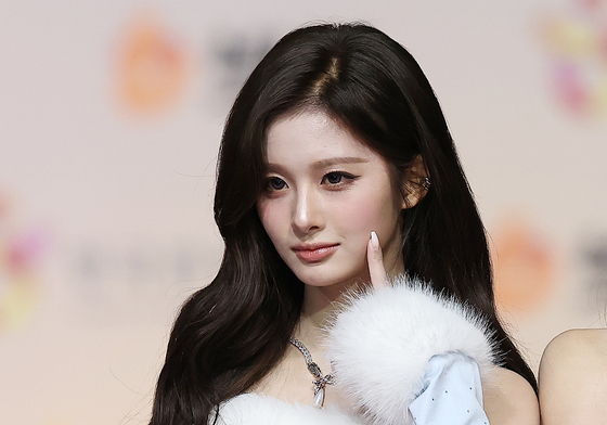 엔믹스 설윤, 과감한 복근 노출