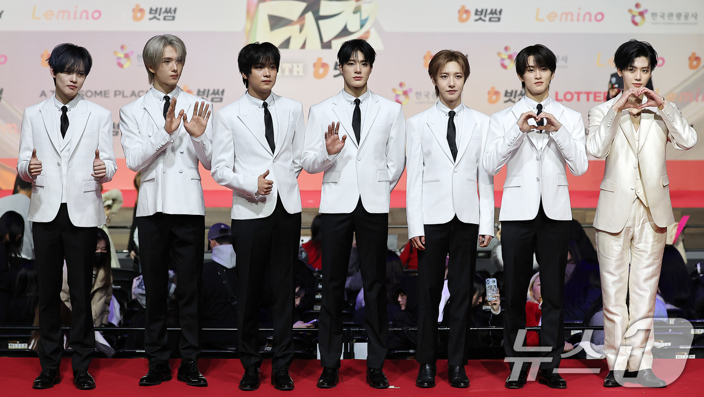 (인천=뉴스1) 김진환 기자 = NCT DREAM이 25일 인천 영종도 인스파이어에서 열린 ‘2025 SBS 가요대전' 레드카펫 행사에 참석해 포즈를 취하고 있다. 2025.12. …