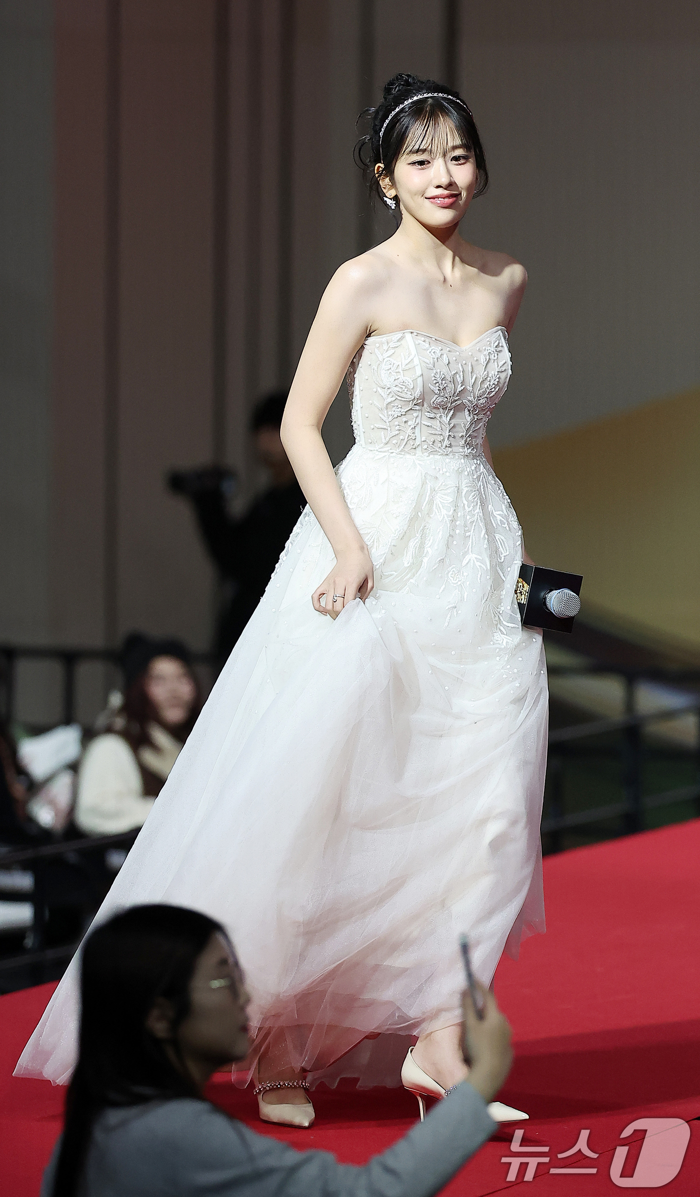 (인천=뉴스1) 김진환 기자 = 걸그룹 아이브의 안유진이 25일 인천 영종도 인스파이어에서 열린 ‘2025 SBS 가요대전' 레드카펫 행사에 참석하고 있다. 2025.12.25/뉴 …