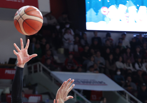 점프슛하는 무스타파