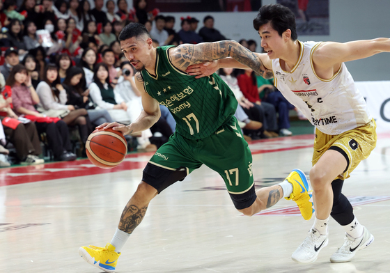 질주하는 이선 알바노