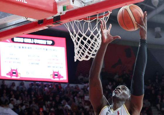 골밑슛하는 조니 오브라이언트