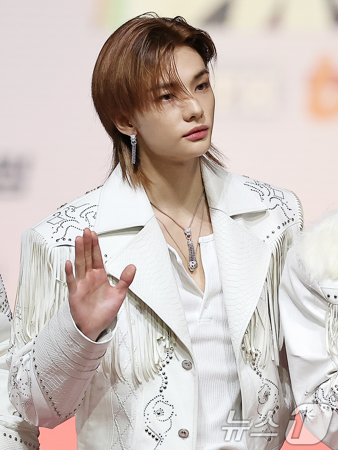 (인천=뉴스1) 김진환 기자 = 스트레이키즈 현진이 25일 인천 영종도 인스파이어에서 열린 ‘2025 SBS 가요대전' 레드카펫 행사에 참석해 포즈를 취하고 있다. 2025.12. …