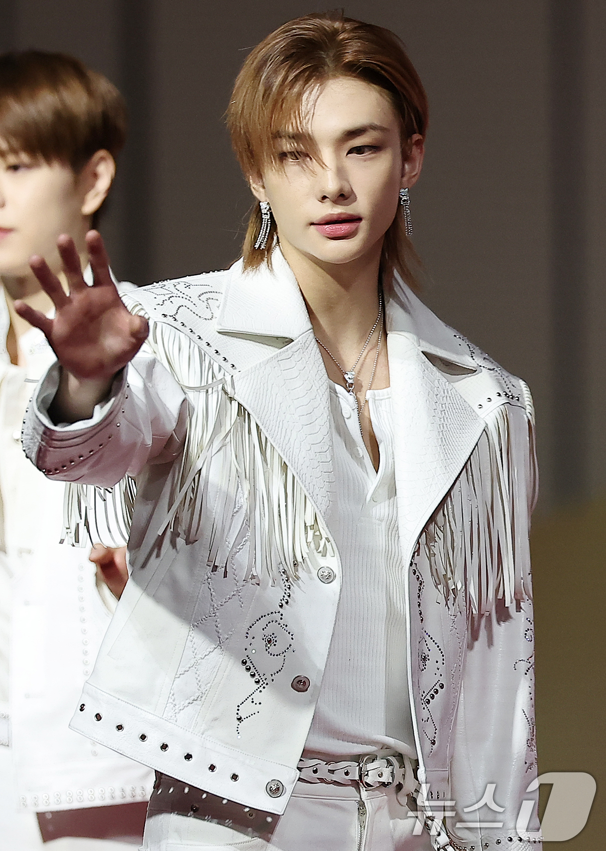 (인천=뉴스1) 김진환 기자 = 스트레이키즈 현진이 25일 인천 영종도 인스파이어에서 열린 ‘2025 SBS 가요대전' 레드카펫 행사에 참석해 포즈를 취하고 있다. 2025.12. …