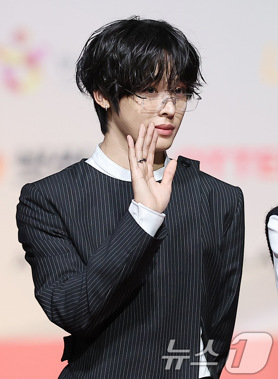 (인천=뉴스1) 김진환 기자 = NCT 위시 리쿠가 25일 인천 영종도 인스파이어에서 열린 ‘2025 SBS 가요대전' 레드카펫 행사에 참석해 포즈를 취하고 있다. 2025.12. …