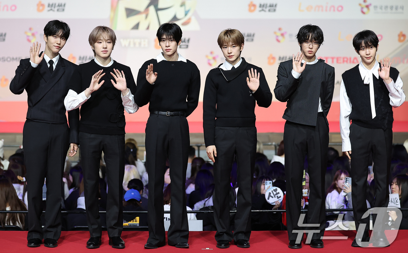 (인천=뉴스1) 김진환 기자 = NCT 위시가 25일 인천 영종도 인스파이어에서 열린 ‘2025 SBS 가요대전' 레드카펫 행사에 참석해 포즈를 취하고 있다. 2025.12.25/ …