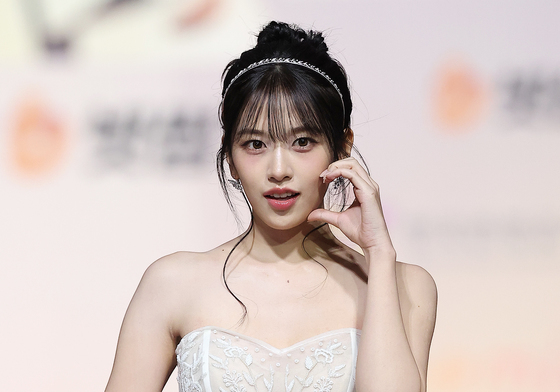 아이브 안유진, 눈부신 미모