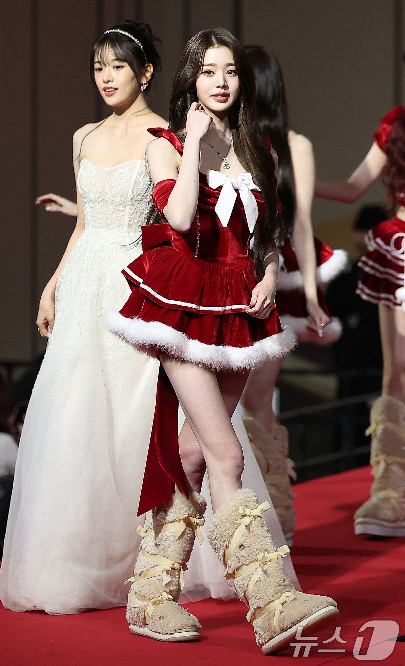 (인천=뉴스1) 김진환 기자 = 아이브 장원영이 25일 인천 영종도 인스파이어에서 열린 ‘2025 SBS 가요대전' 레드카펫 행사에 참석해 포즈를 취하고 있다. 2025.12.25 …